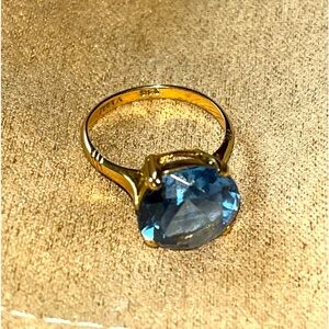 Vintage 9k Gold Stunning Zeeta Blue Topaz 9k Yellow Gold Estate Ring Size 6 1/2